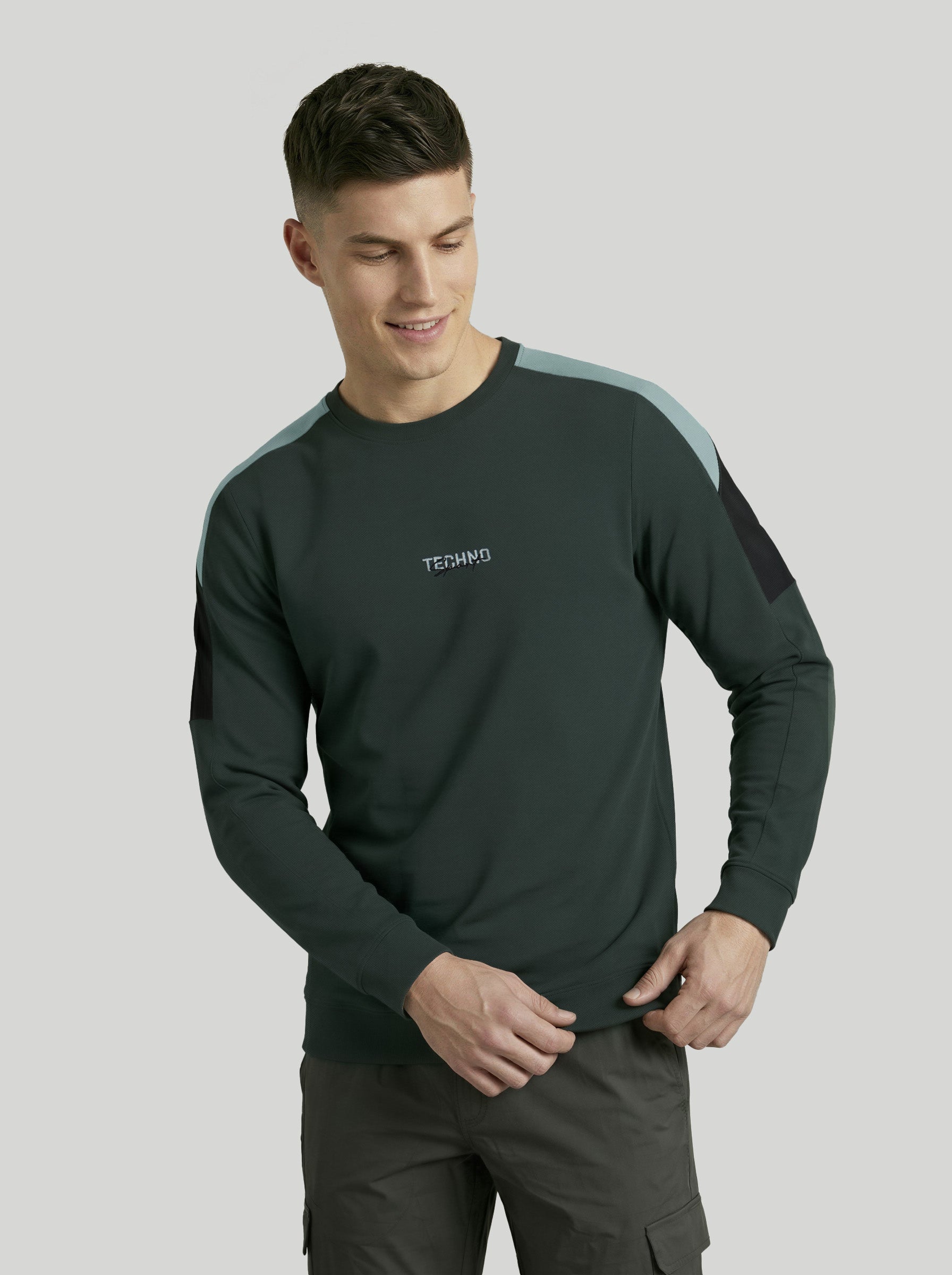 Men Colorblock Slim Fit T-shirt with MATPIQ