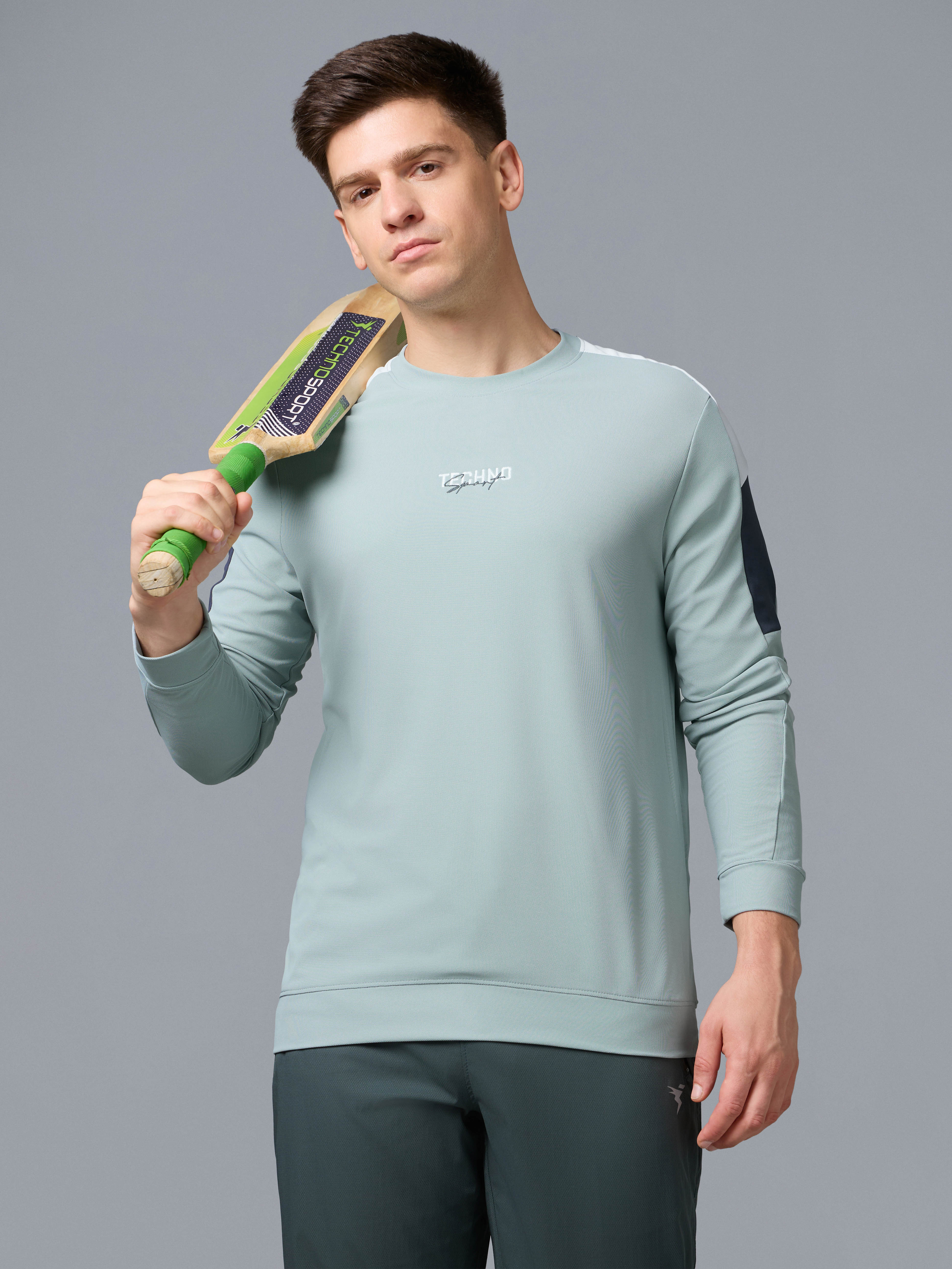 Men Colorblock Slim Fit T-shirt with MATPIQ
