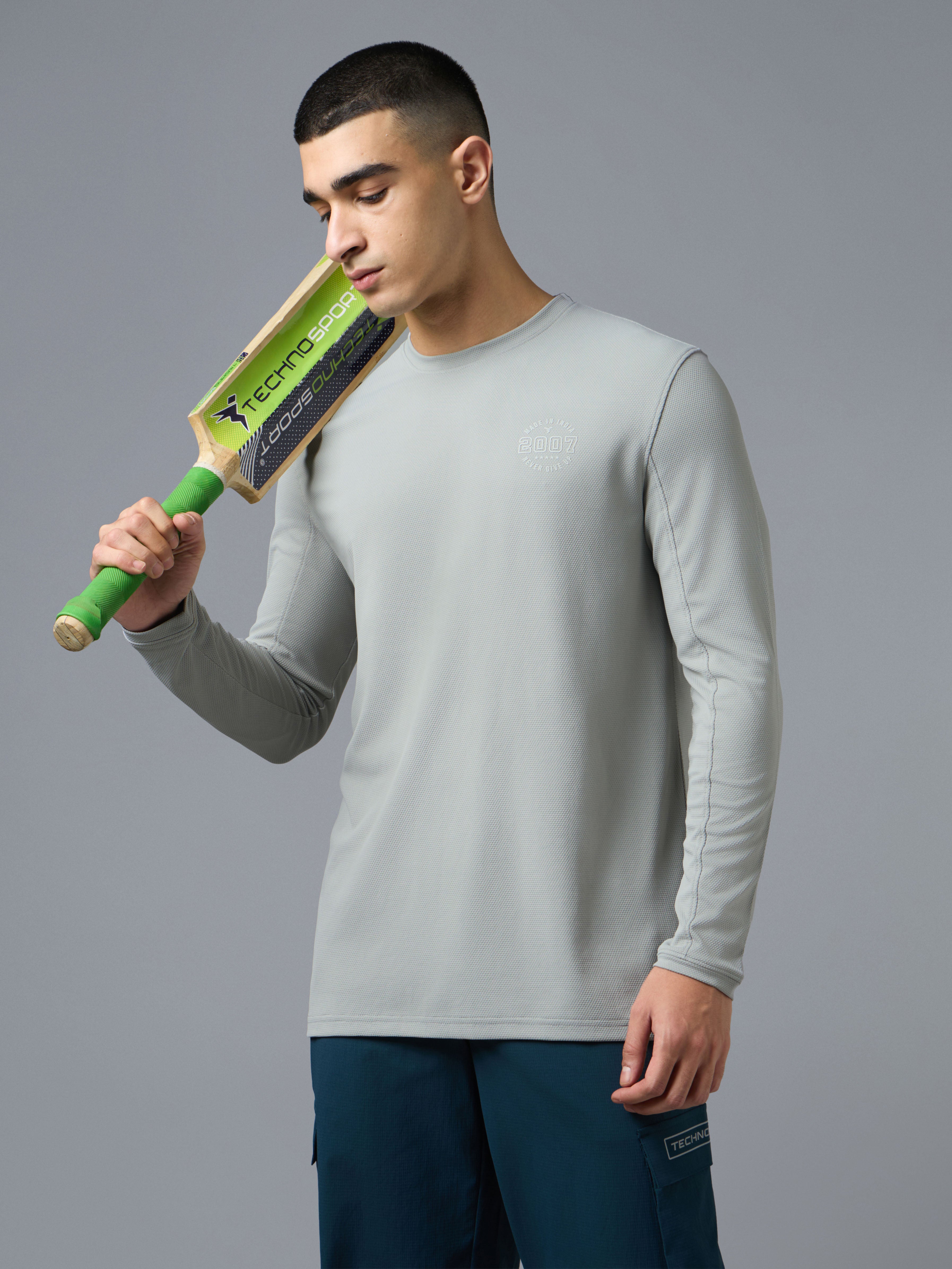 Men Round Neck Solid Slim Fit T-Shirt with TECHNOCOOL+