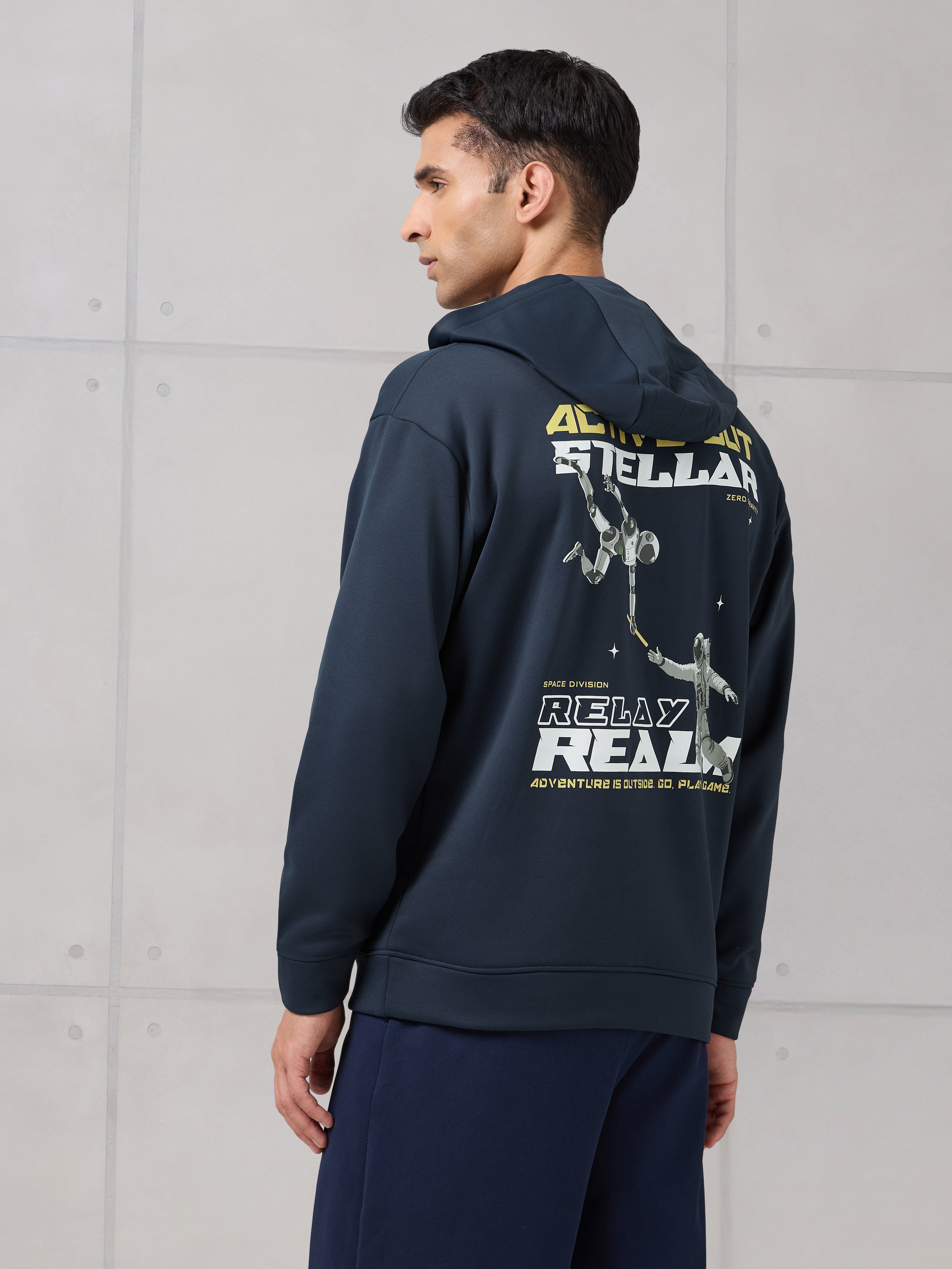 Men Hooded Slim Fit Printed Active Out Sweatshirt with TECHNOWARM+
