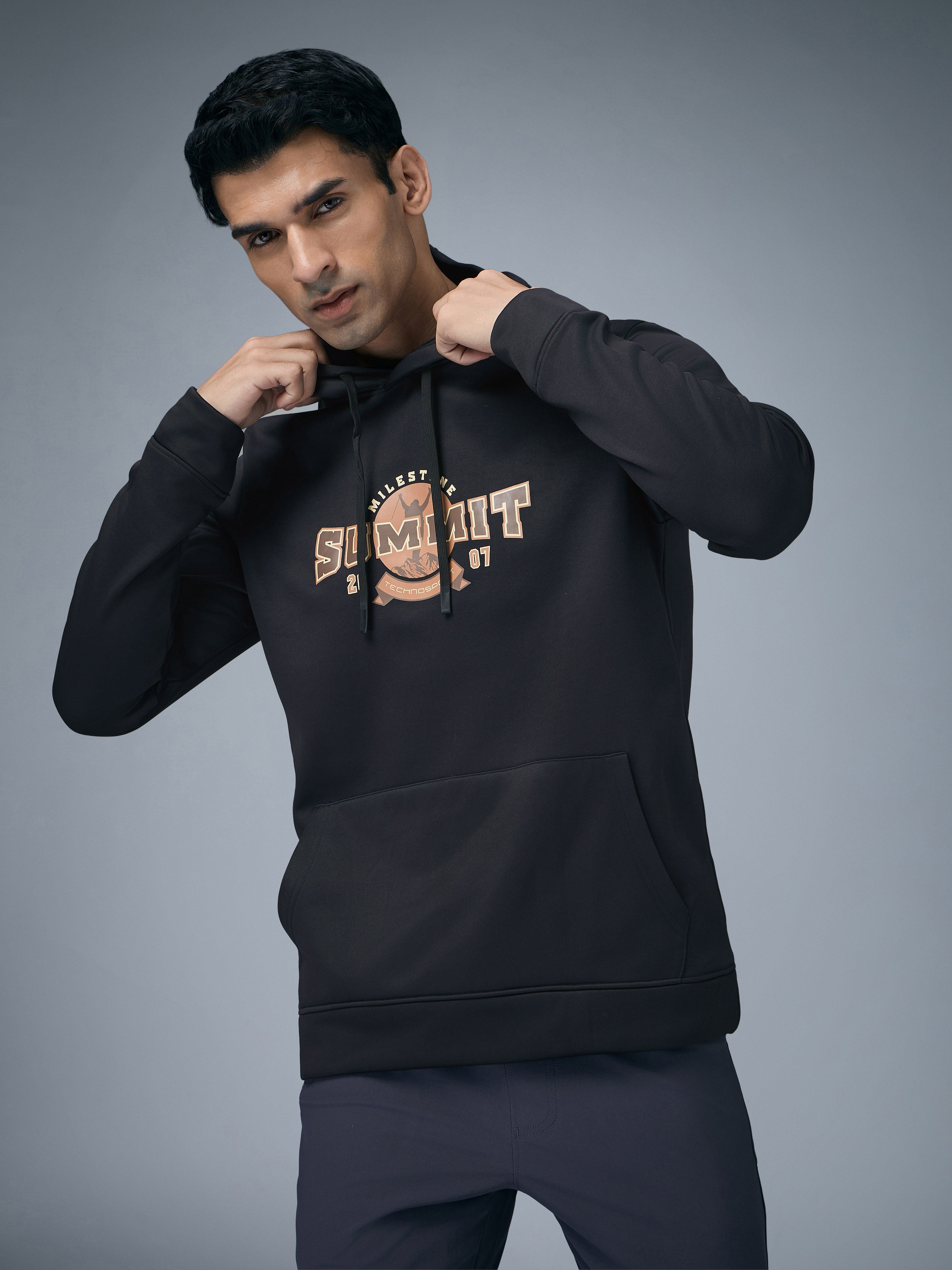 Men Printed Slim Fit Hooded Sweatshirt with TECHNOWARM+