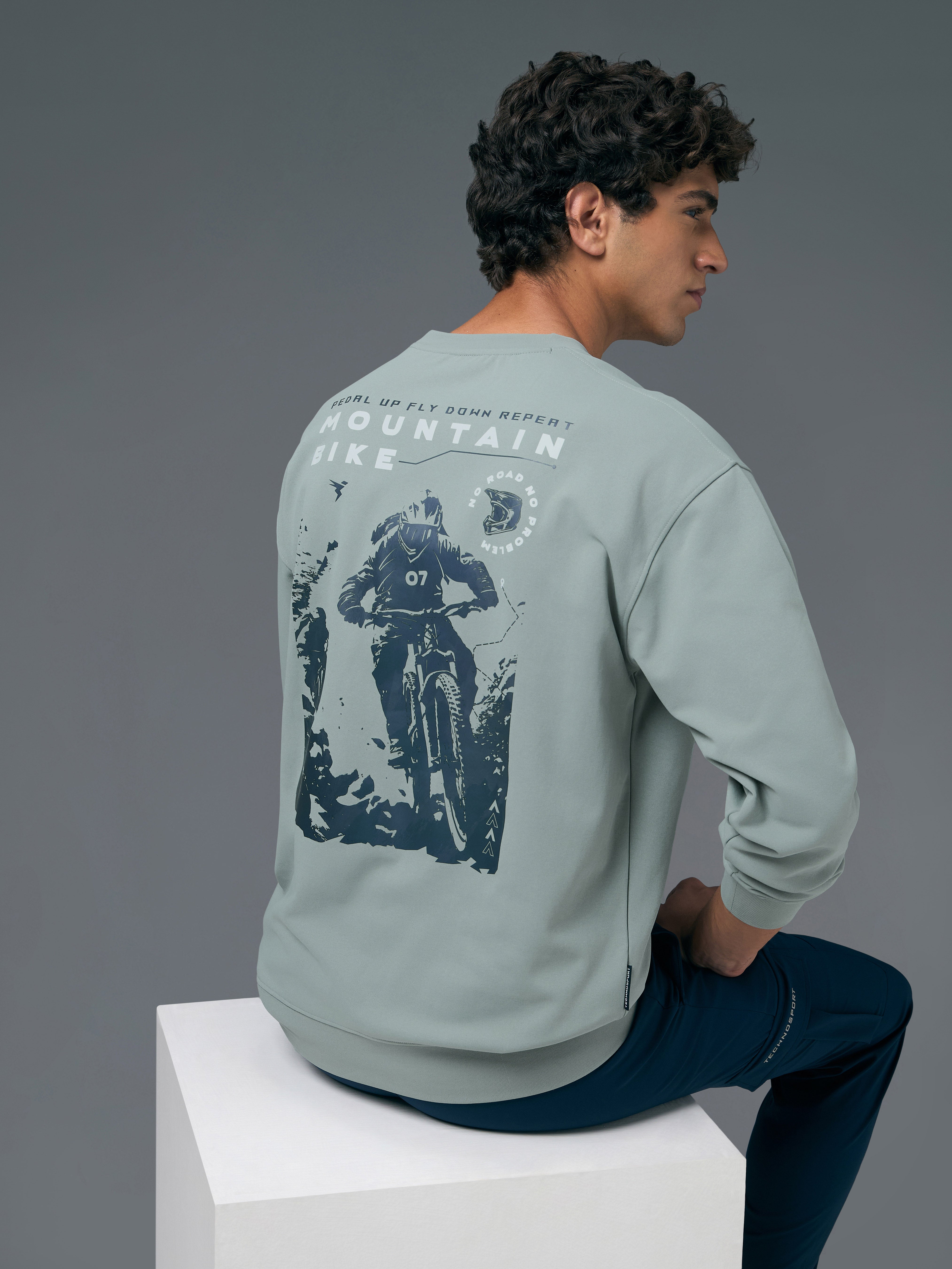 Men Printed Slim Fit Crew Neck Sweatshirt with ELASTO PLUS