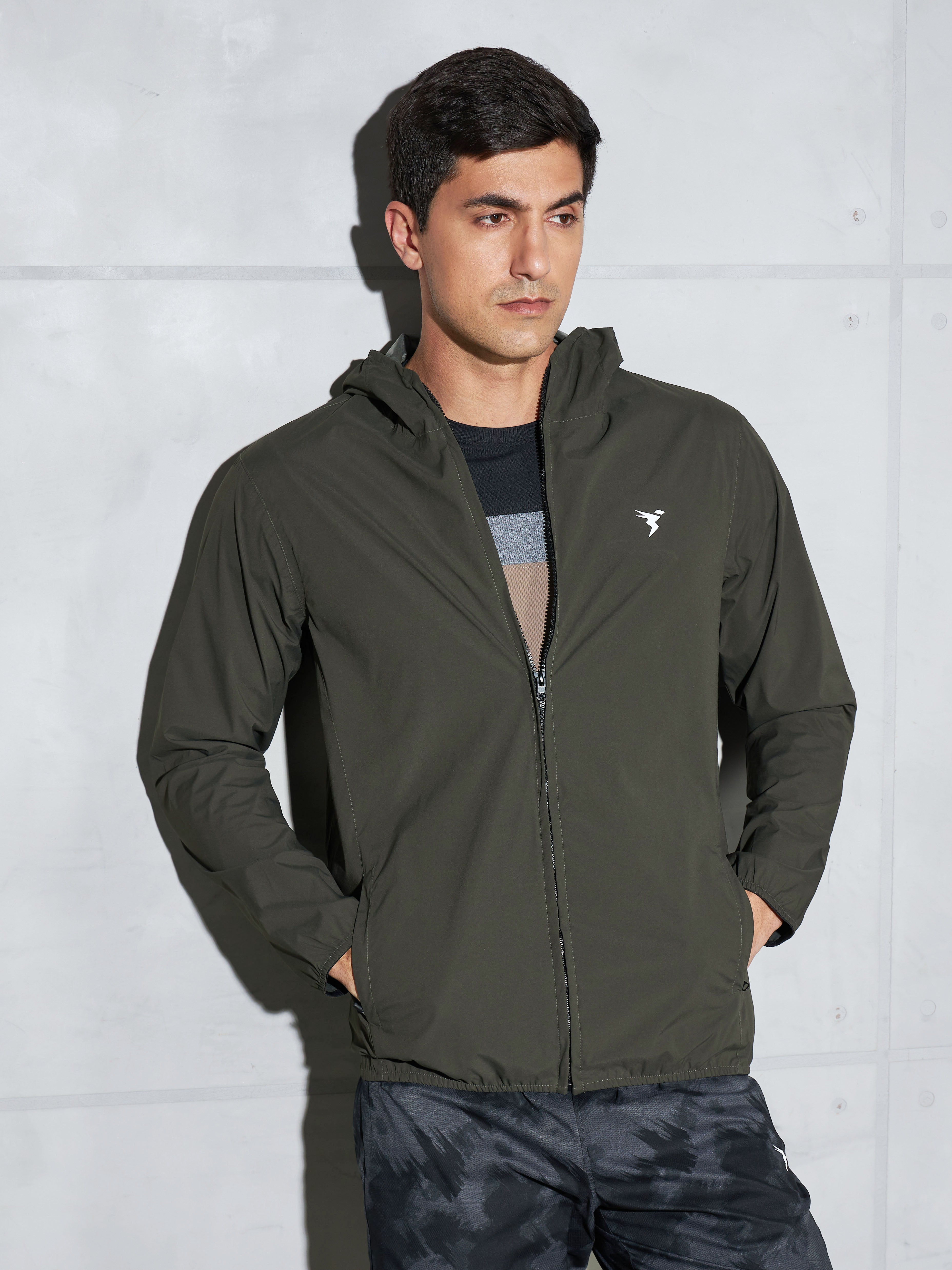 Men Solid Slim Fit Hooded Wrinkle Free Raincoat