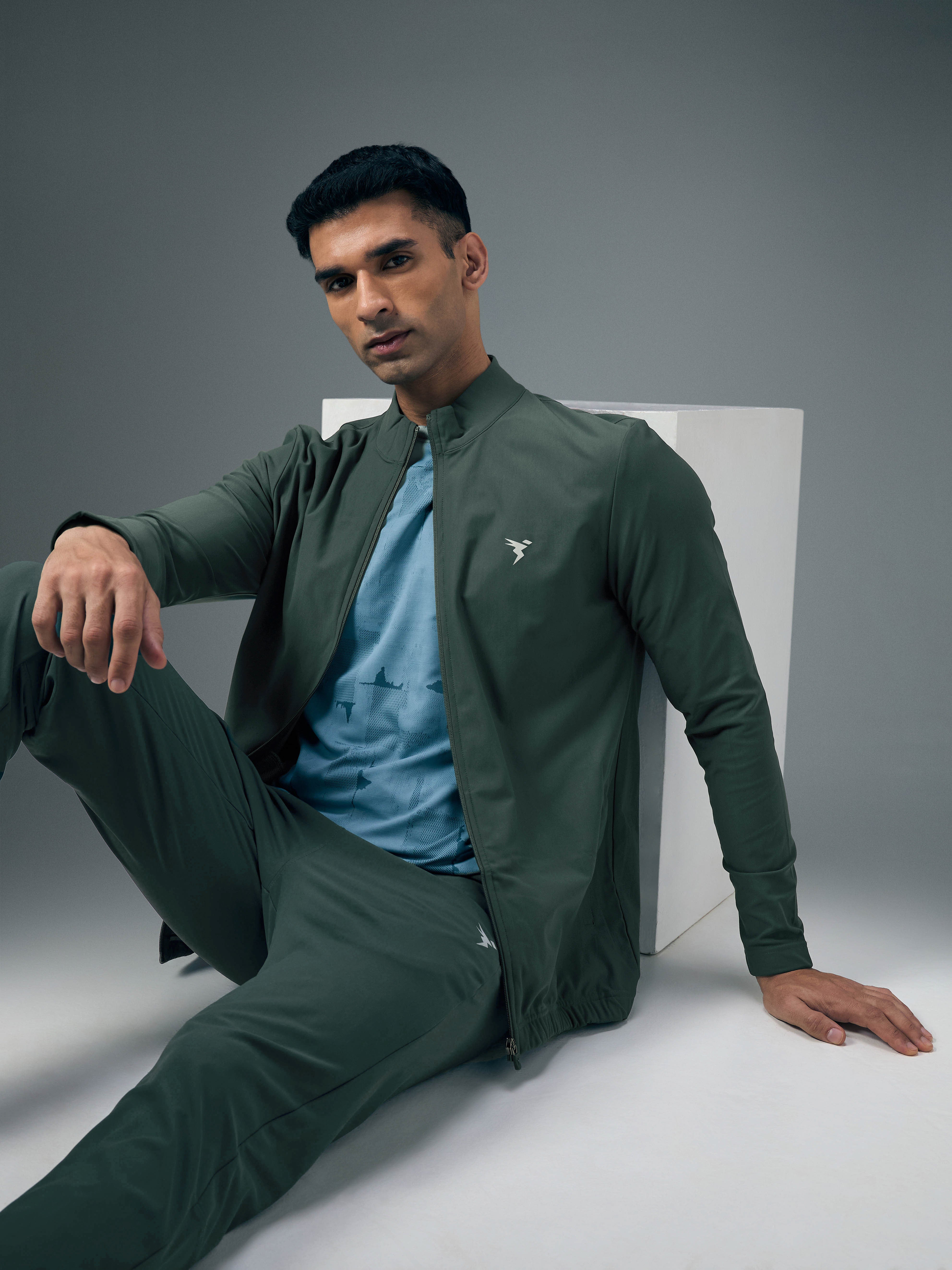 Men Solid Slim Fit Mock Neck Sports Jacket with DURACOOL+