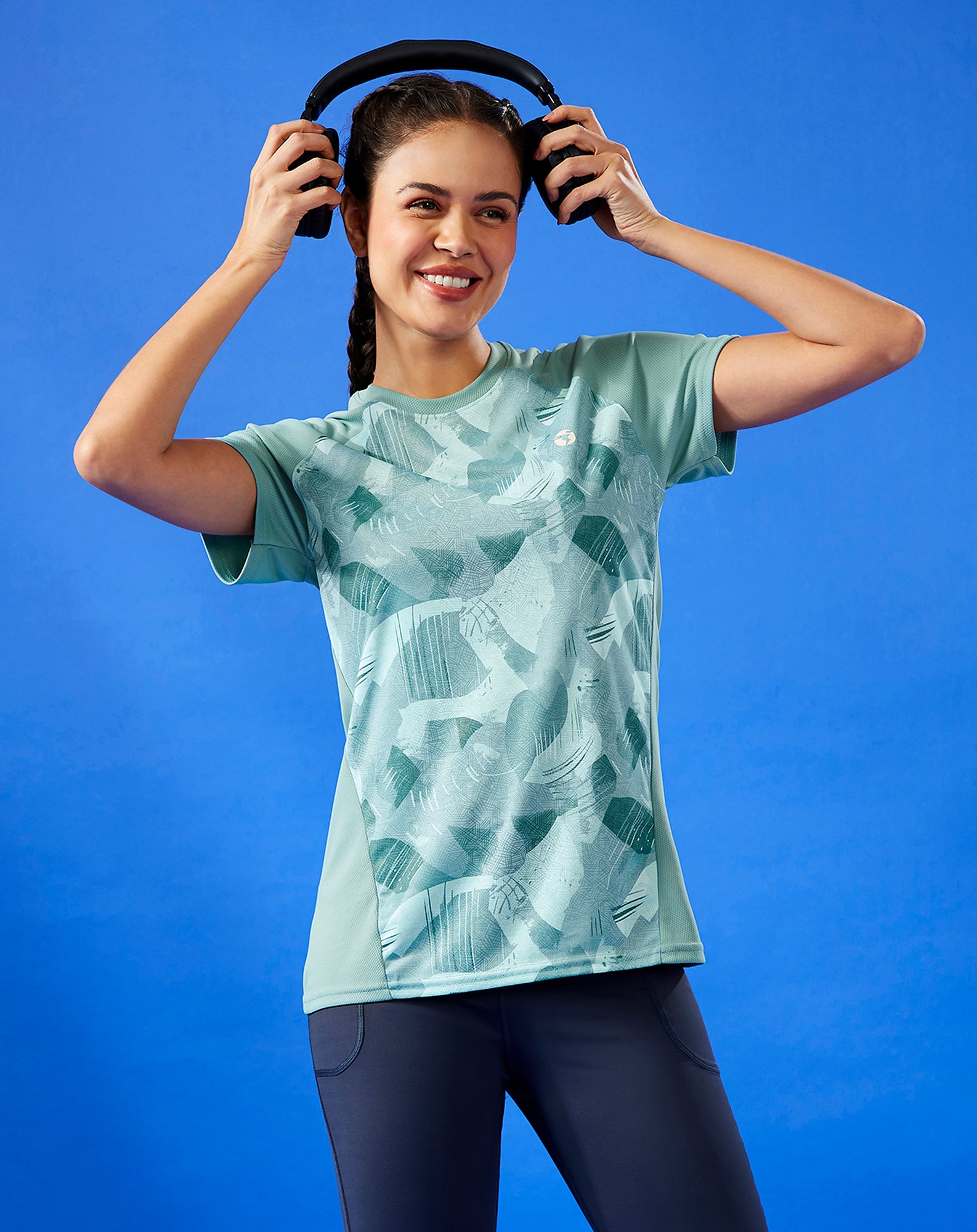 Women Abstract Print Slim Fit Crew Neck T-shirt with TECHNO COOL+