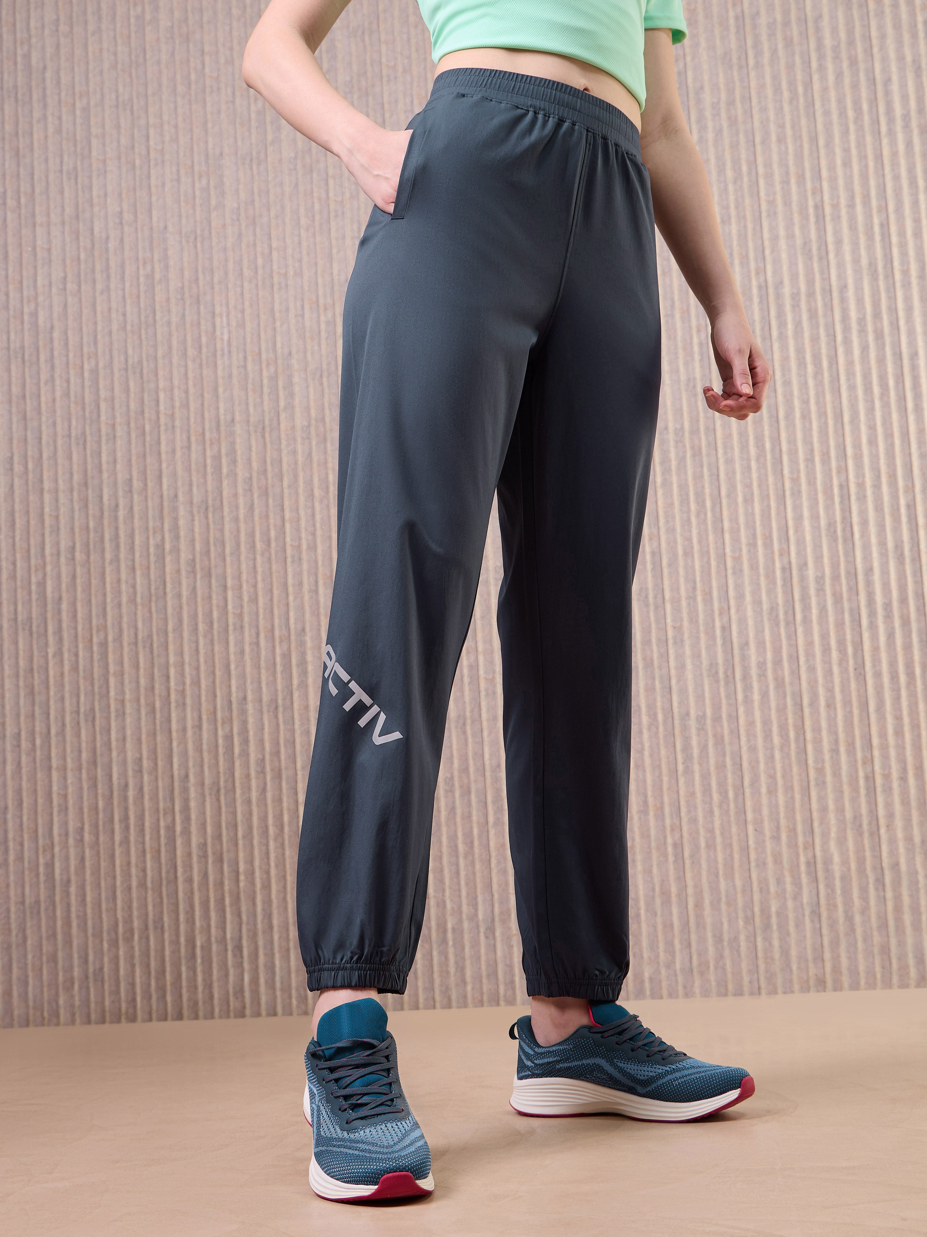 Women Printed Slim Fit Joggers with TS FLEXI