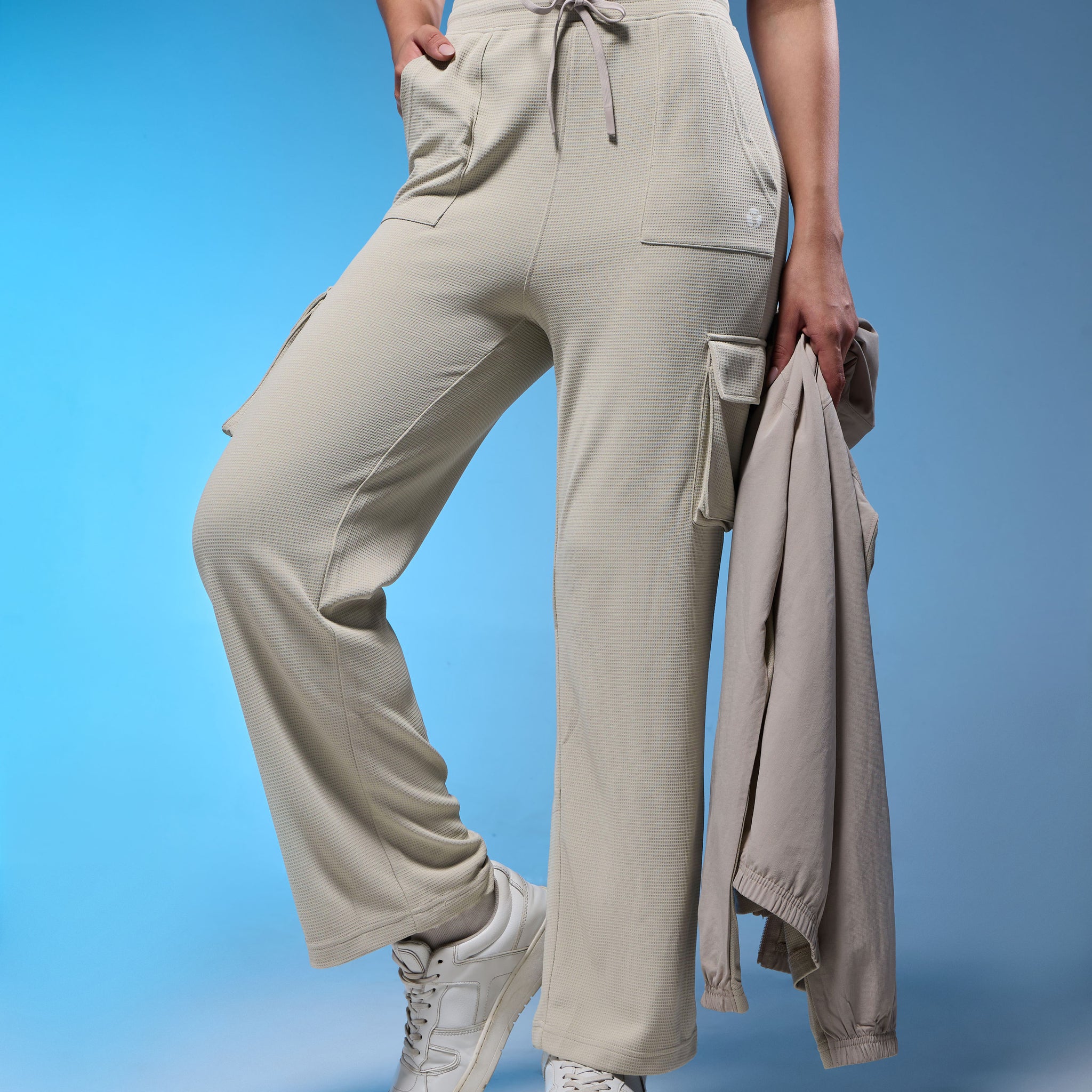 Women Solid Straight Fit Cargo Trackpants with TECHNOCOOL+