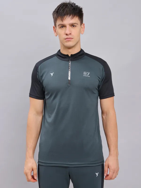 Men Colorblock Slim Fit Mock Neck T-shirt with TECHNO COOL+
