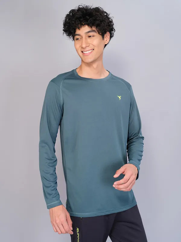 Men Solid Slim Fit Crew Neck T-shirt with TECHNO COOL