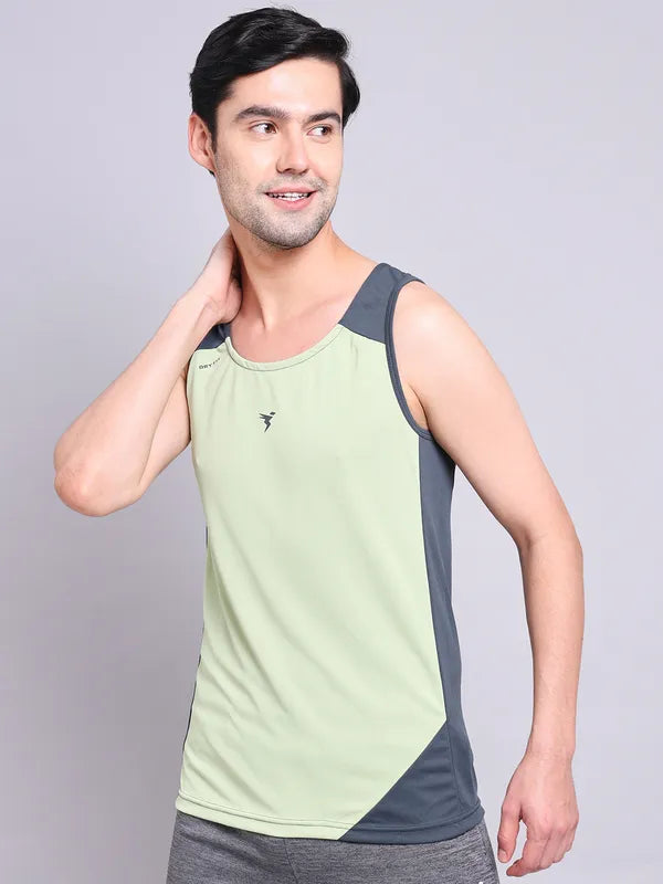Men Colorblock Slim Fit Scoop Neck Innerwear Vest with TECHNO COOL+