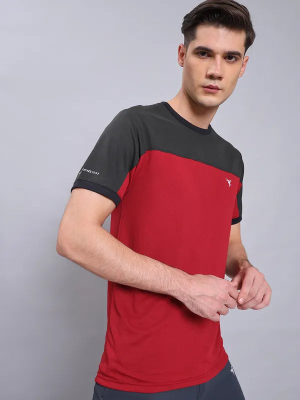 Men Colorblock Slim Fit Crew Neck T-shirt with TECHNO COOL+