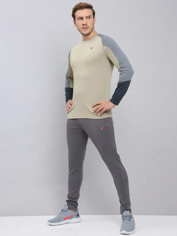 Men Slim Fit Crew Neck T-shirt with Techno Cool+