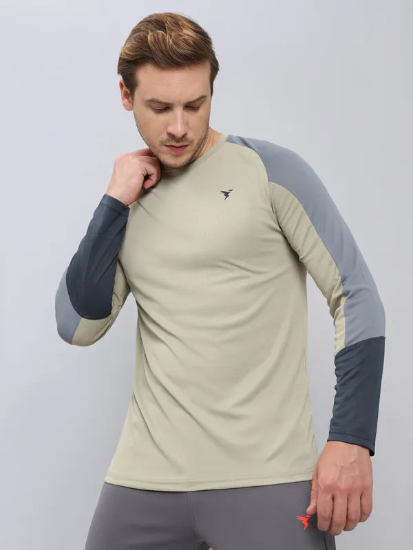 Men Slim Fit Crew Neck T-shirt with Techno Cool+