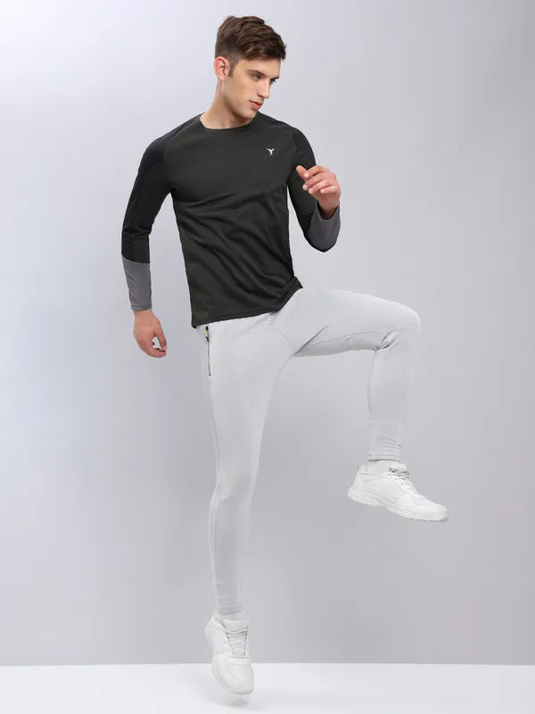 Men Slim Fit Crew Neck T-shirt with Techno Cool+