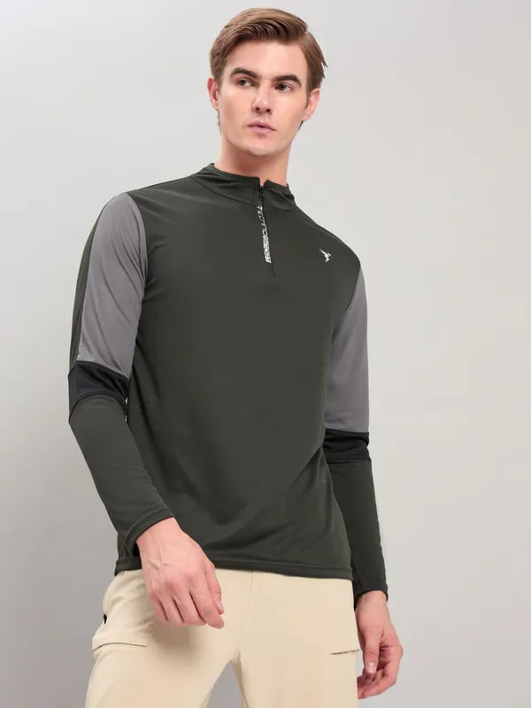 Men Colorblock Slim Fit Mock Neck T-shirt with TECHNO COOL+