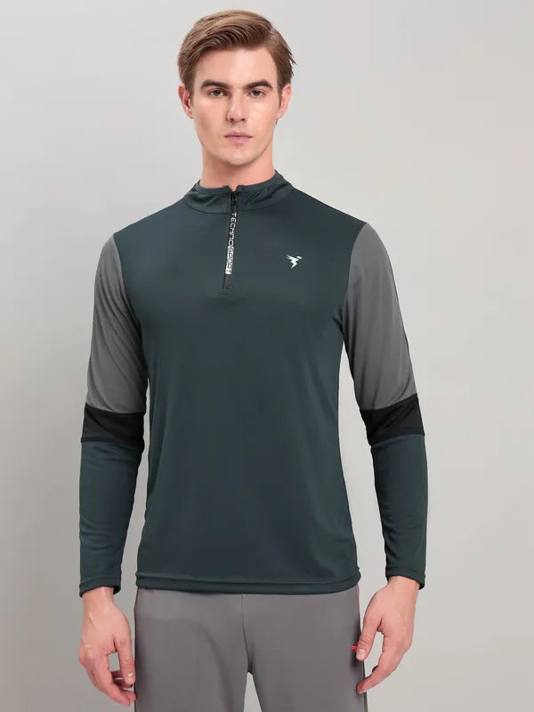 Men Colorblock Slim Fit Mock Neck T-shirt with TECHNO COOL+