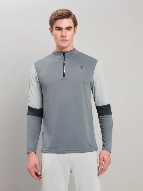 Men Colorblock Slim Fit Mock Neck T-shirt with TECHNO COOL+