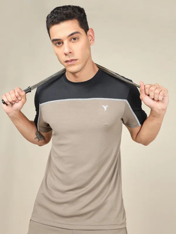 Men Colorblock Slim Fit Crew Neck T-shirt with TECHNO COOL+