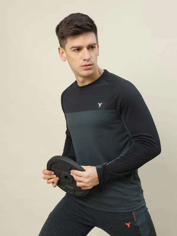 Men Colorblock Slim Fit Crew Neck T-shirt with TECHNO COOL+