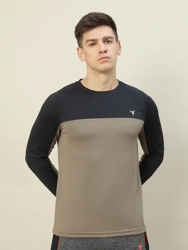 Men Colorblock Slim Fit Crew Neck T-shirt with TECHNO COOL+