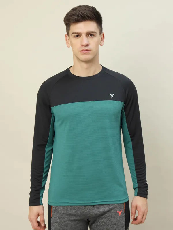 Men Colorblock Slim Fit Crew Neck T-shirt with TECHNO COOL+