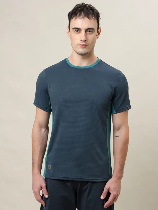 Men Colorblock Slim Fit Crew Neck T-shirt with TECHNO COOL+