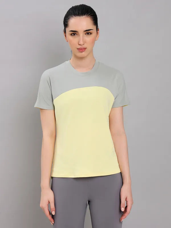 Women Colorblock Slim Fit Crew Neck T-shirt with TECHNO COOL+